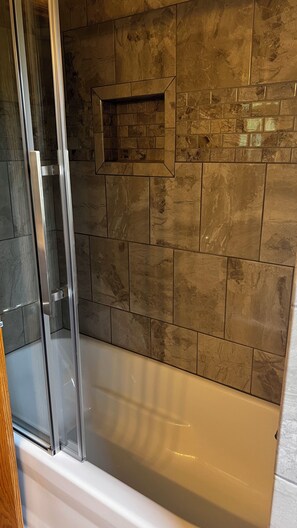 Shower, hair dryer, towels, soap - Need room?! We got you!
Country Home on a private drive (Dover)