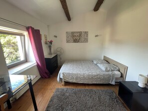 4 soverom, strykejern/-brett, wi-fi og sengetøy