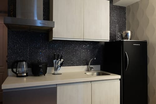 1 slaapkamer, een bureau, een laptopwerkplek, gratis wifi