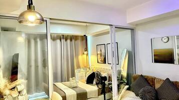1 dormitorio, escritorio, espacio para trabajar con un portátil