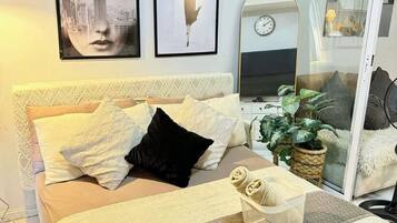 1 bedroom, desk, laptop workspace, free WiFi