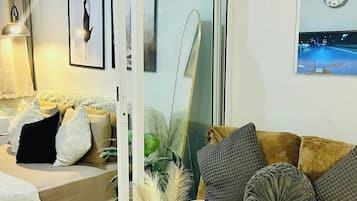 1 bedroom, desk, laptop workspace, free WiFi