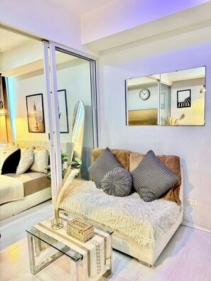 1 bedroom, desk, laptop workspace, free WiFi - Azure Create Greate Moments by Don (Paranaque)