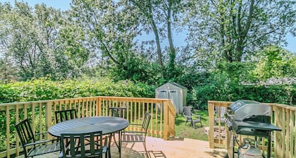 Fisherman's Cottage 4 beds Mentor Ohio Near Lake