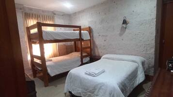 2 habitaciones, tabla de planchar con plancha, wifi y ropa de cama