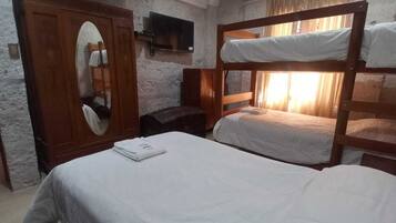 2 quartos, ferros/tábuas de passar roupa, Wi-Fi, roupa de cama