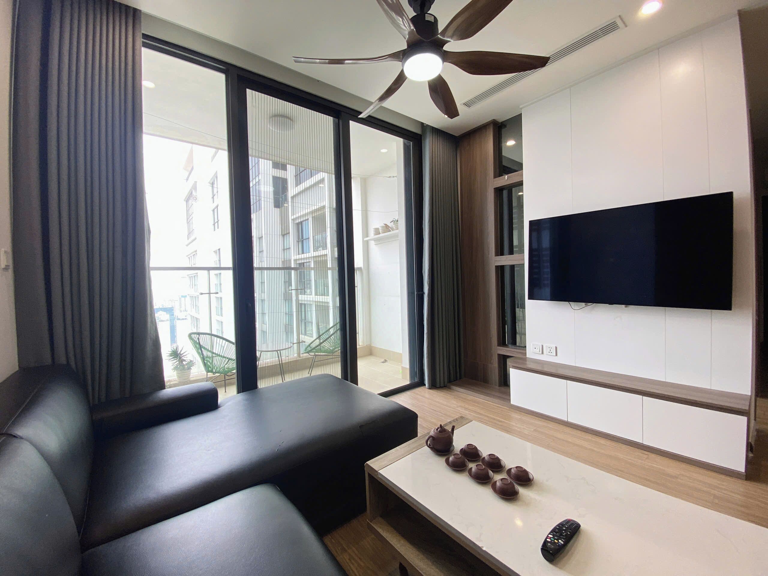 行政公寓, 3 间卧室, 城市景观 | 起居区 | 55-英寸LED 电视（配备有线频道）