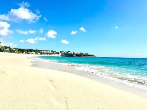 new 2-bedroom water front villa enchanting Saint Martin with WiFi, AC