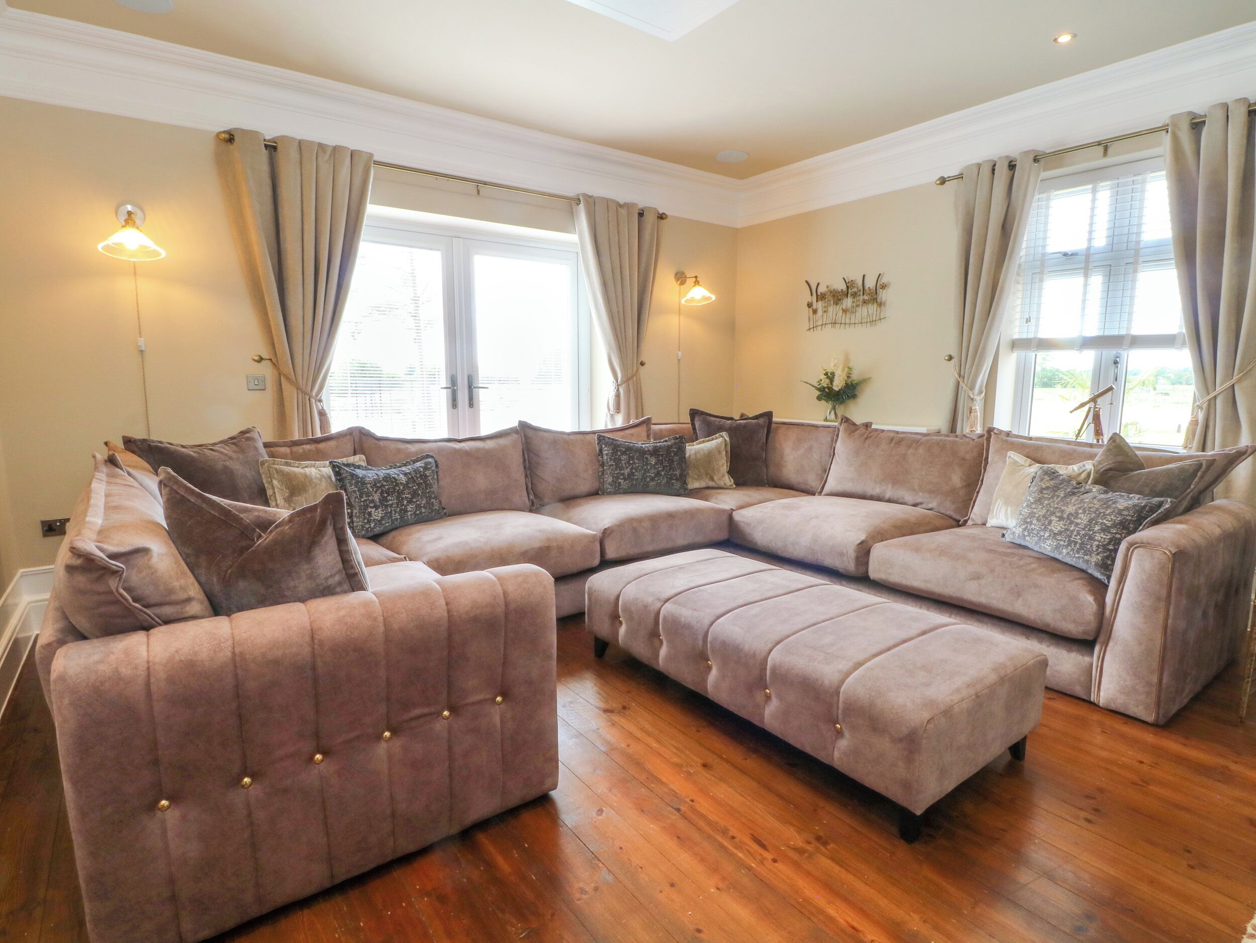 Meadow Manor And Spa, Pet Friendly, Luxury Holiday Cottage In Wem - Cheshire
