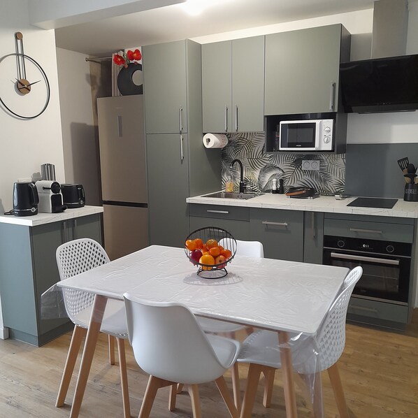 Fridge, microwave, oven, stovetop