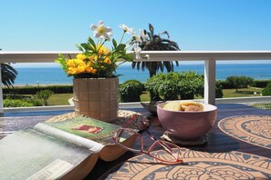 Outdoor dining - Elena's beach front apartment Gerakini (Kalyves Polygyrou)