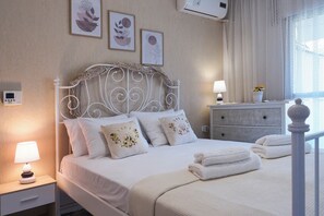 2 bedrooms, iron/ironing board, free WiFi, bed sheets - Elena's beach front apartment Gerakini (Kalyves Polygyrou)