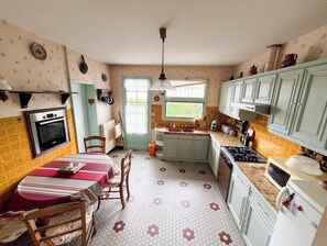 Microwave, oven, stovetop, dishwasher