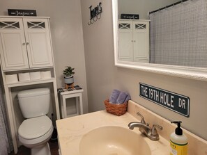 Articles de toilette écologiques, sèche-cheveux, serviettes fournies