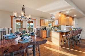 Dining - Amazing! Lakefront Cabin | Resort Amenities | Golf (Branson West)