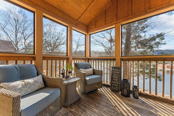 Property grounds - Amazing! Lakefront Cabin | Resort Amenities | Golf (Branson West)