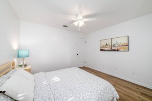 3 bedrooms, desk, iron/ironing board, WiFi