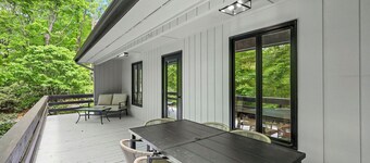 Modern 3-bedroom house with EV Charger in West Jefferson