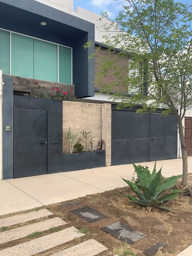 Cómoda habitación con baño privado