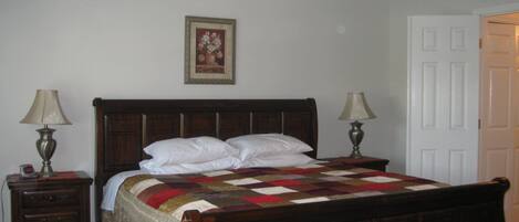 3 室のベッドルーム、アイロン / アイロン台、WiFi、ベッドシーツ