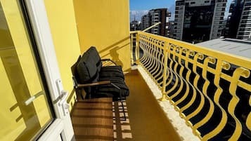 Gemeinsamer Basic-Schlafsaal, Nur Frauen, Balkon, Stadtblick | Terrasse/Patio