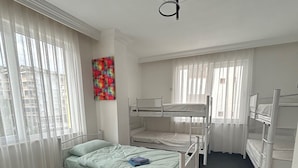 Basic Shared Dormitory, Mixed Dorm, City View | Premium bedding, WiFi (free), bed sheets - Hostel A07 (Alanya)