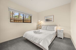 5 bedrooms, desk, iron/ironing board, travel crib