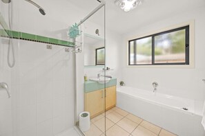 Douche, sèche-cheveux