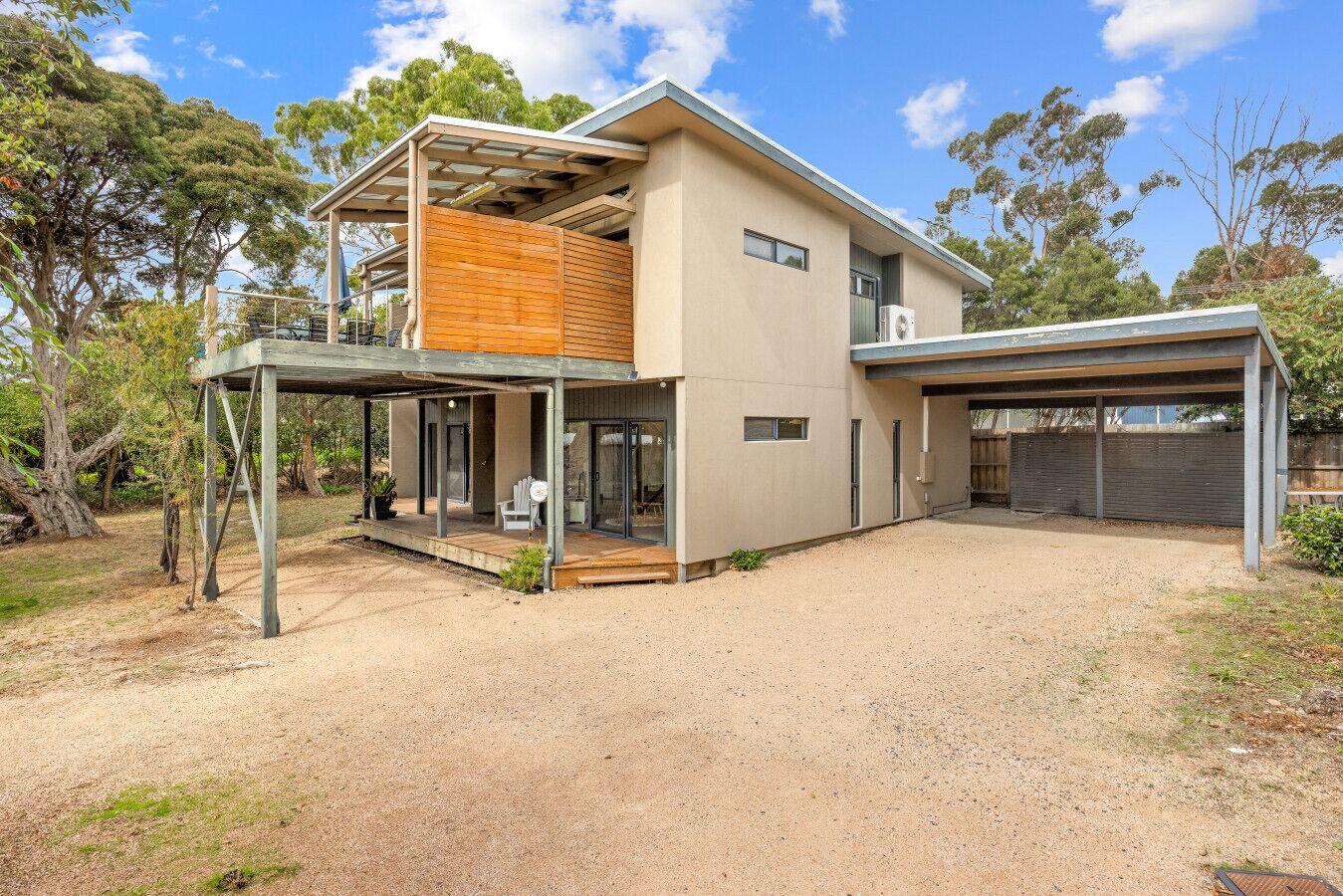 المنشأة من الخارج