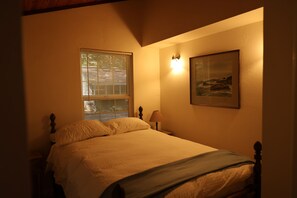 3 bedrooms, iron/ironing board, WiFi, bed sheets - Felton Sky Loft in the Forrest Lakes Community (Felton)