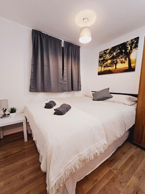 4 Schlafzimmer, Bügeleisen/Bügelbrett, kostenloses WLAN, Bettwäsche