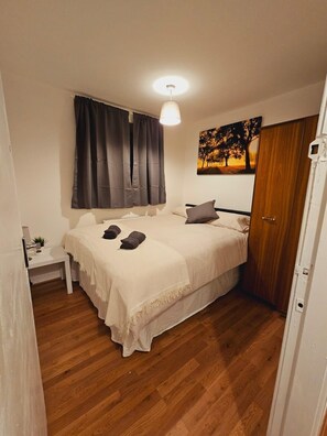 4 bedrooms, iron/ironing board, free WiFi, bed sheets
