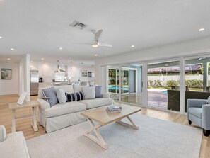 Smart-TV, Stereoanlage, Arbeitsbereiche