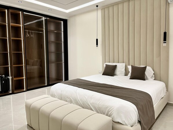 4 bedrooms, iron/ironing board, free WiFi, bed sheets