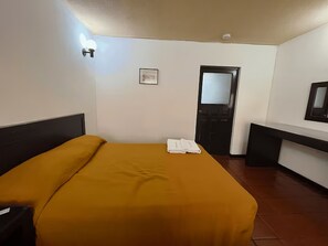 1 Schlafzimmer, Bügeleisen/Bügelbrett