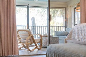 Smart-TV, bordtennis og bøker