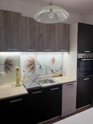 Réfrigérateur, four, plaque de cuisson, lave-vaisselle