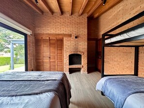 3 bedrooms, desk, WiFi (free), bed sheets - Chimeneas House (Valle de Bravo)
