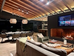 Outdoor dining - Chimeneas House (Valle de Bravo)