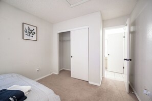 4 chambres, fer et planche à repasser, Wi-Fi, draps fournis