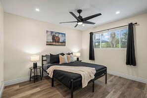 6 soveværelser, pengeskab på værelset, strygejern/strygebræt