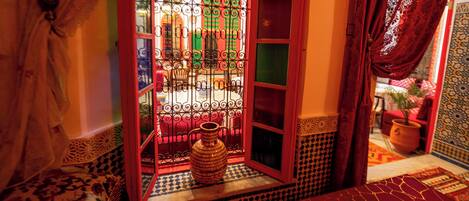 Habitación triple de lujo | Detalle interior