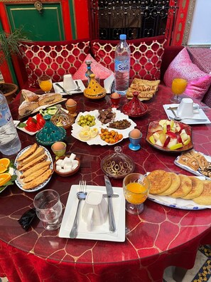 Desayuno completo incluido todos los días
