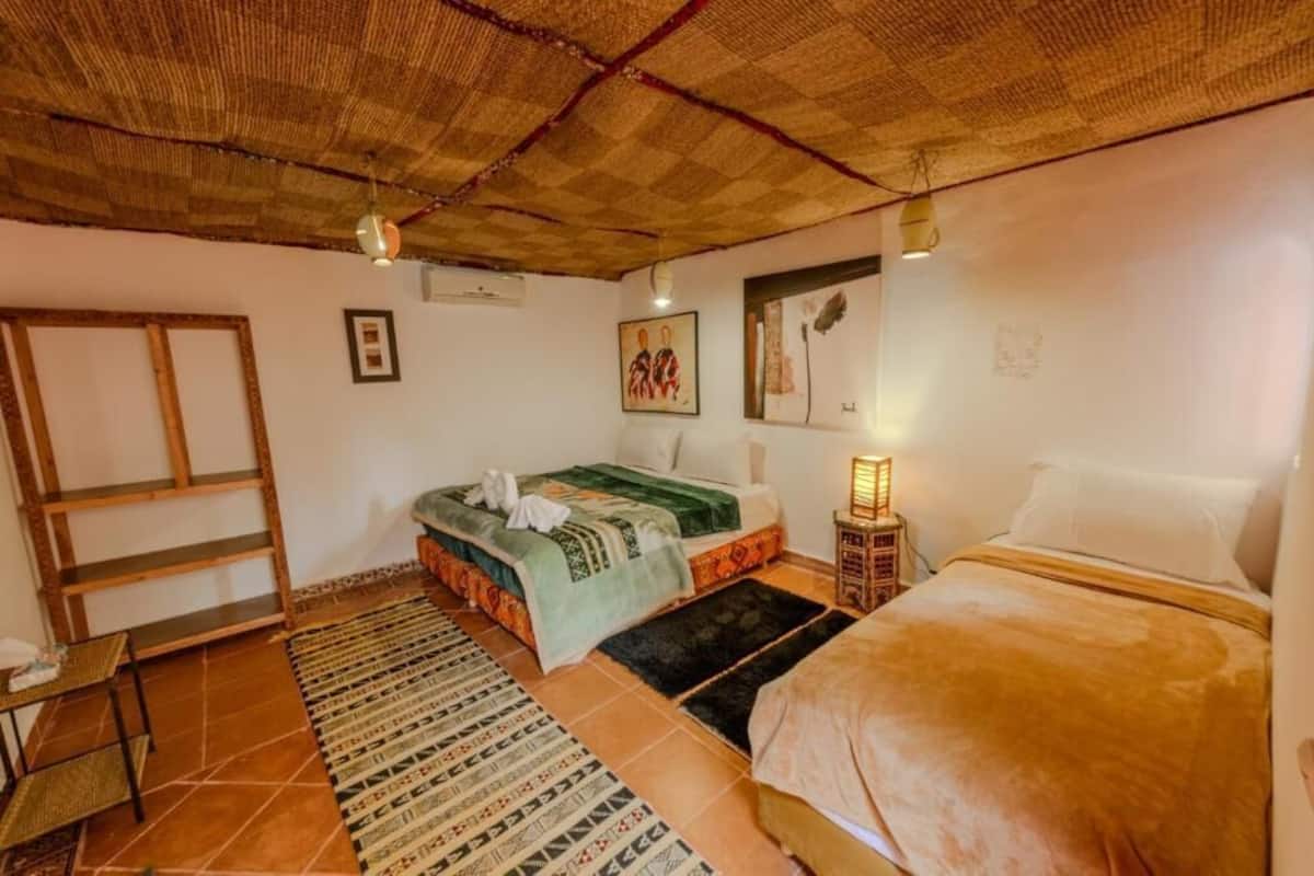 Habitación triple de diseño | Sábanas de algodón egipcio y ropa de cama de alta calidad