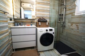 Shower, hair dryer, bidet, towels - Charming bungalow in the palms at the pool in delightful Costa Calma with WiFi (Costa Calma)