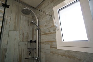 Dusche, Haartrockner, Bidet, Handtücher