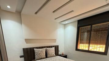 5 bedrooms, iron/ironing board, WiFi, bed sheets