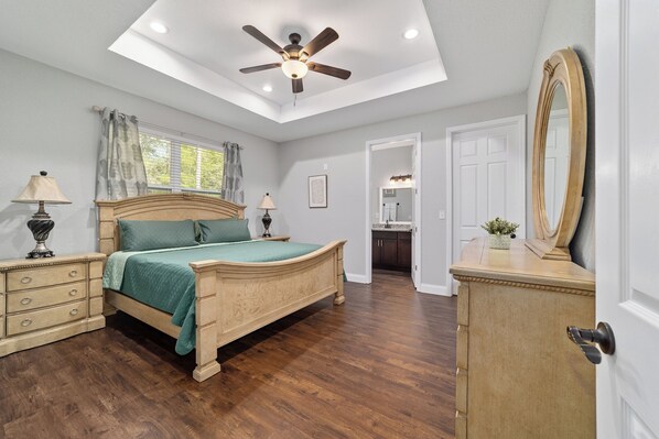 3 bedrooms, iron/ironing board, WiFi, bed sheets