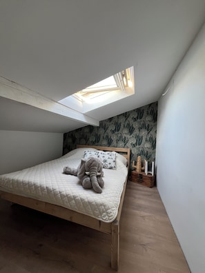 2 bedrooms, WiFi, bed sheets