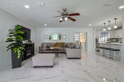 4Br Pool Home Centrally Located in sunny SW Ocala all situated on half acre! 